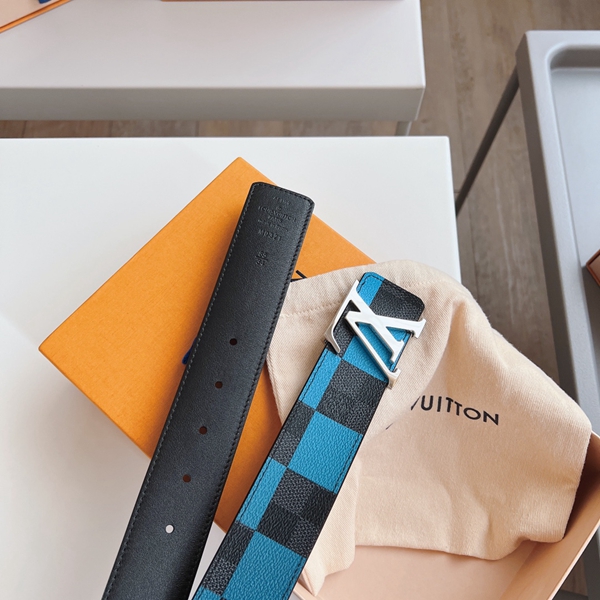 ルイヴィトンベルト背面デザイン